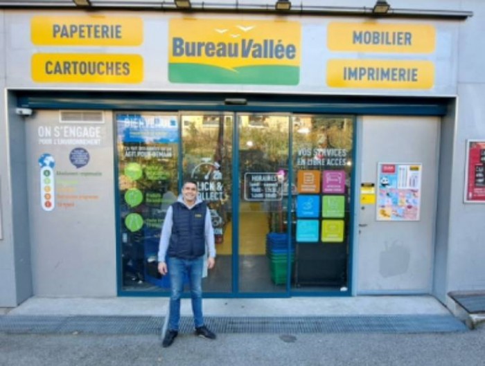 Une nouvelle direction pour le magasin de Bureau Vallée Menton