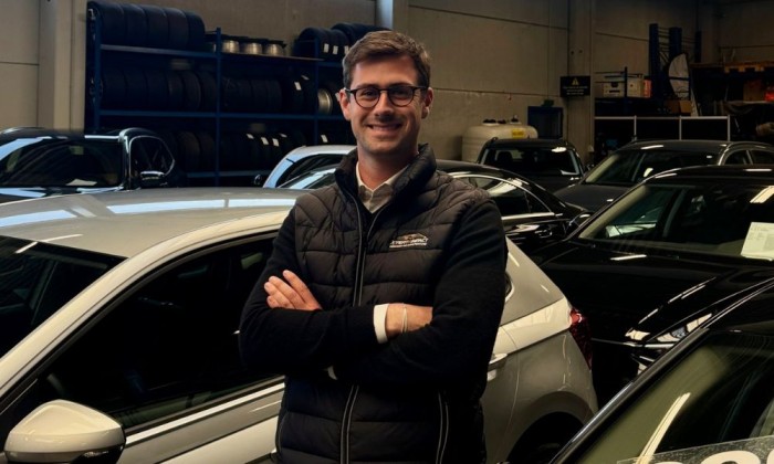 « Entreprendre dans un secteur qui nous passionne : l’automobile. » Portrait d’Alex de Latre du Bosqueau, master franchisé X’Pert Impact en Belgique