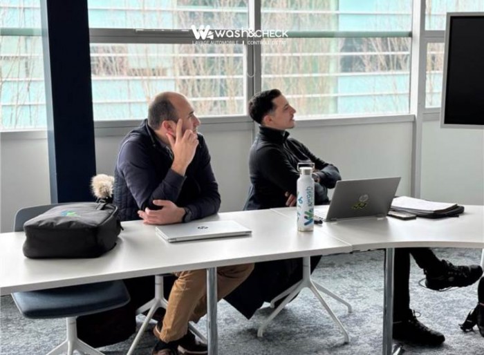Envie d'entreprendre ? Voici 10 raisons de choisir la franchise Wash&Check