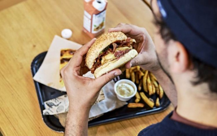 Big Fernand relance son food truck au pied de la Tour Eiffel pour l’été 2025