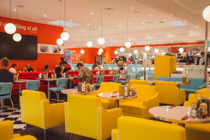Holly’s Diner inaugure son plus grand restaurant à Strasbourg