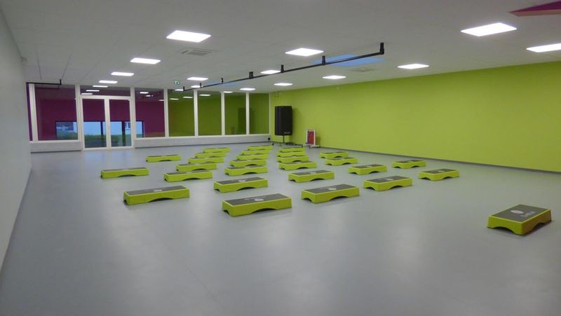 salle de cours de step Fitness Club Concept
