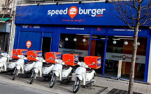 scooter de livraison de burgers à la française speed burger