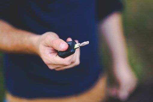 Ouvrir une auto-école en franchise, quels réseaux se développent ?
