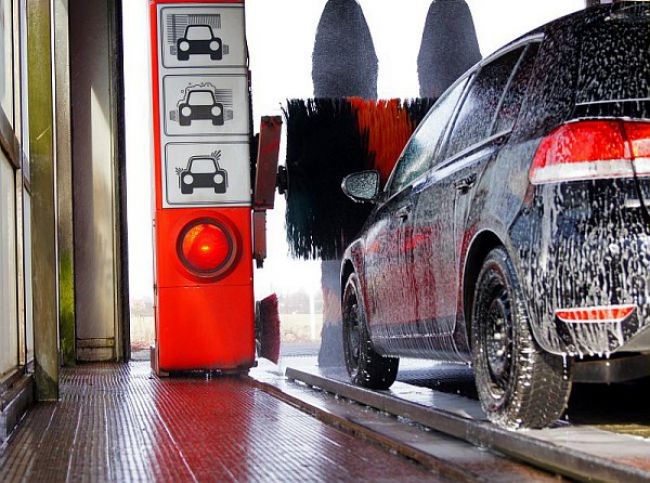 Automobile/Pratique. Lavage auto, le faire ou le faire faire ?