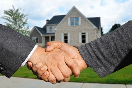 Devenir agent immobilier indépendant : l'atout des franchises