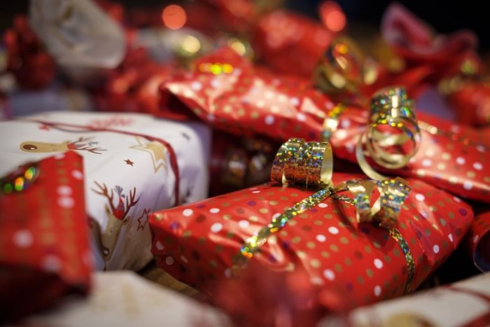 Revendre ses cadeaux de Noël pour se faire plaisir : une tendance en hausse
