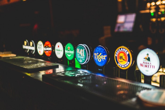Ouvrir un bar à bière : 5 franchises pour se lancer !