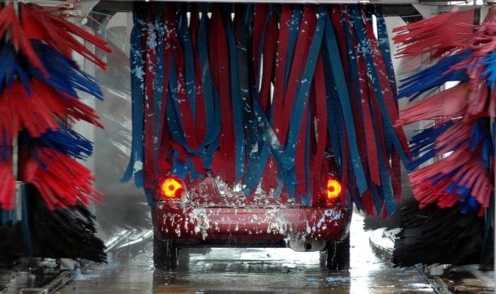 Interdiction de laver sa voiture chez soi : de quoi réjouir les centres de lavage